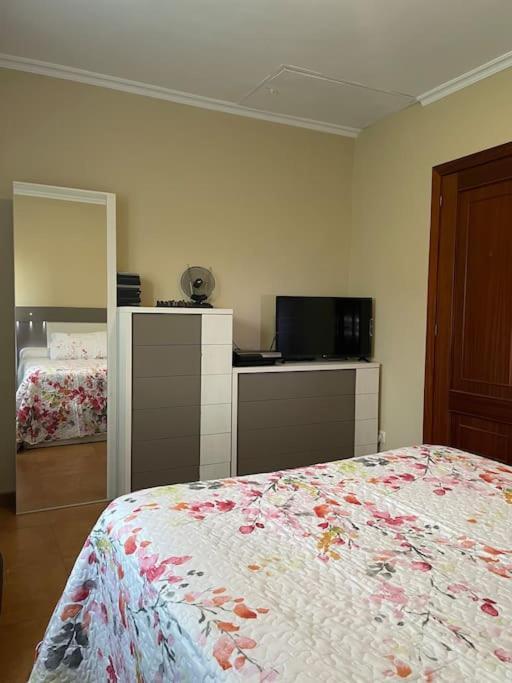 Chalet Casa Con Piscina En Arbo Vigo 外观 照片